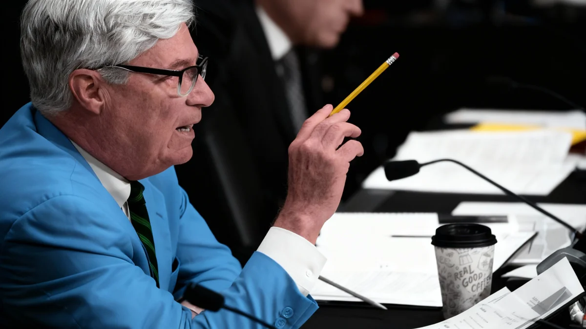 Panneaux solaires : la bureaucratie américaine coûte 1,2 billion de dollars